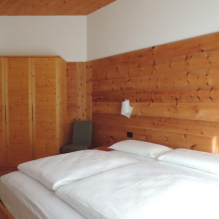 Garni Tuttotondo Otel Levico Terme Oda fotoğraf