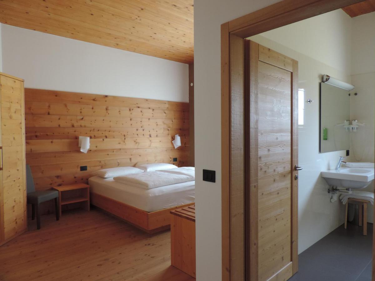 Garni Tuttotondo Otel Levico Terme Oda fotoğraf
