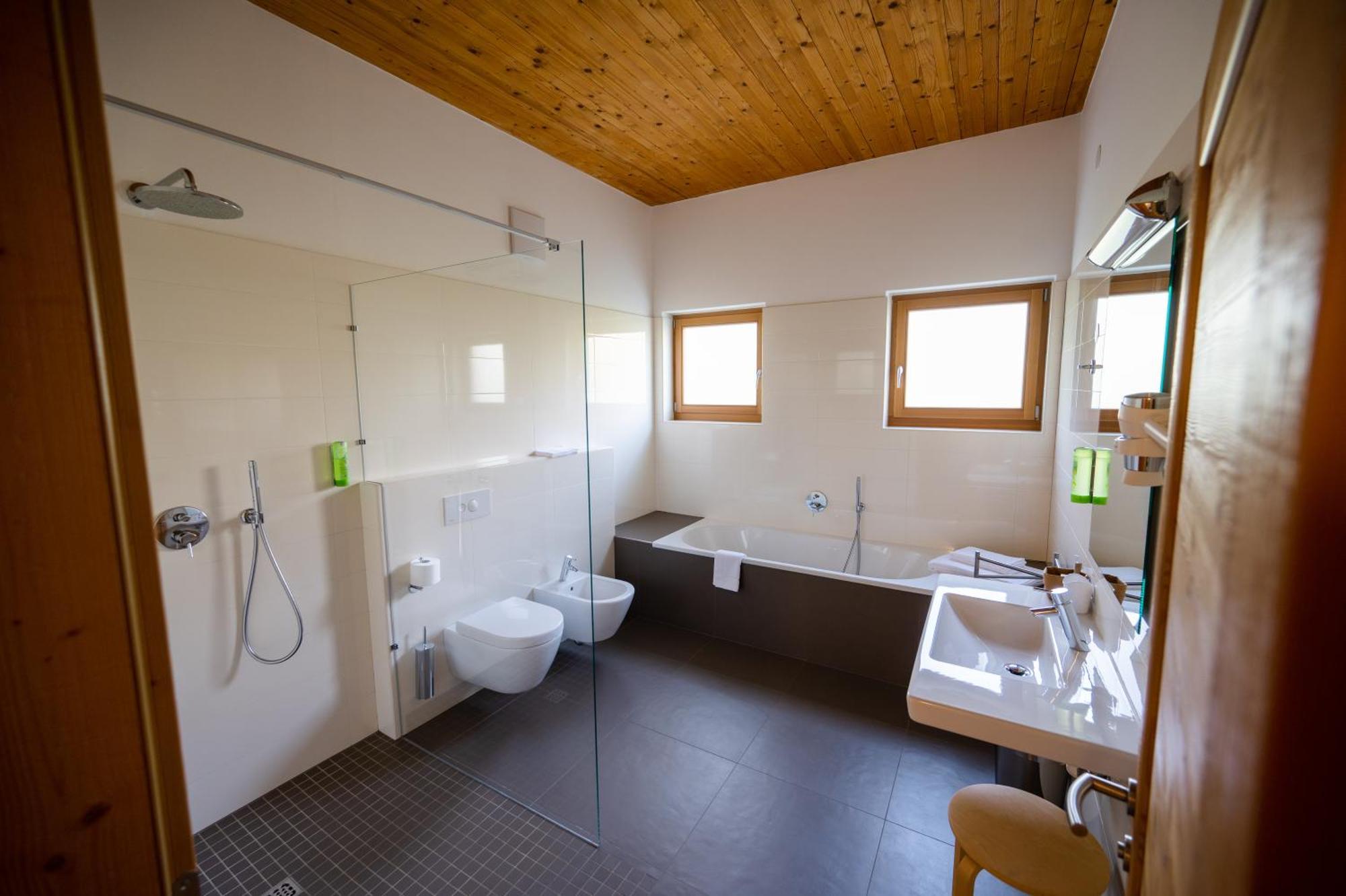 Garni Tuttotondo Otel Levico Terme Oda fotoğraf