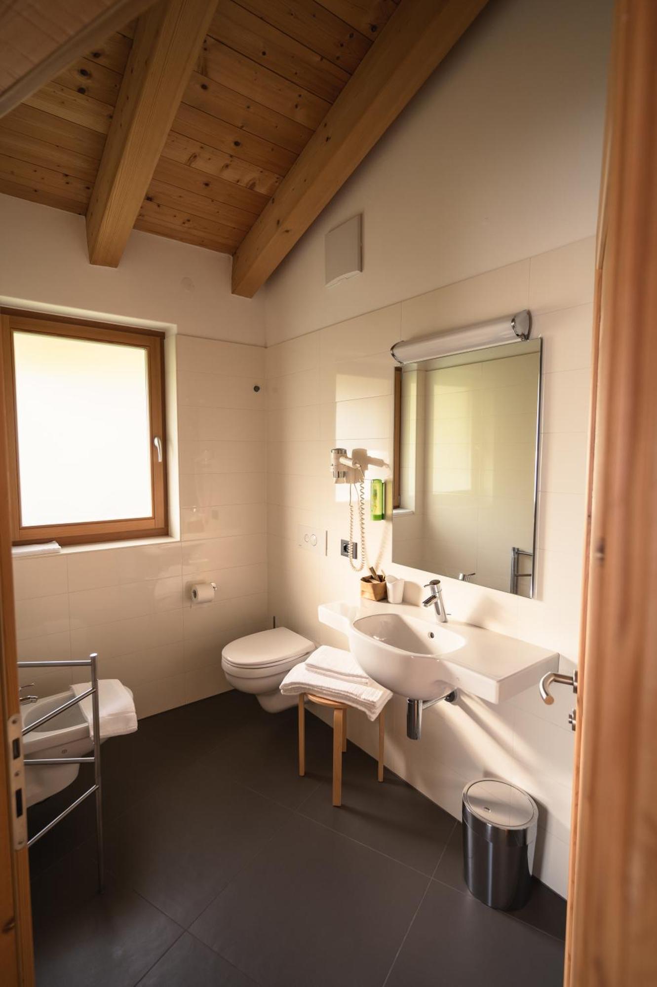 Garni Tuttotondo Otel Levico Terme Oda fotoğraf